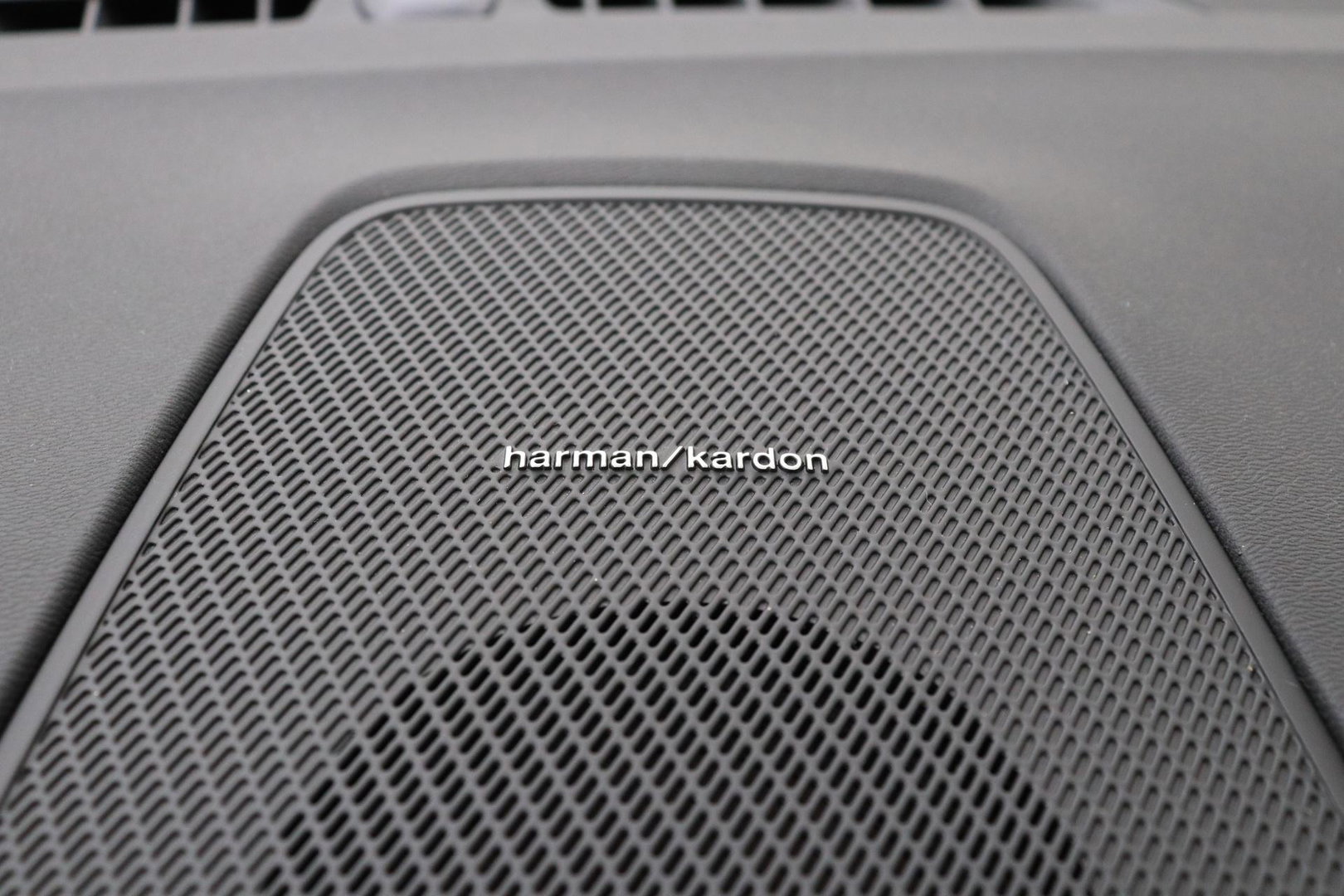Volvo XC60 T8 Plus Black Edition | Harman/Kardon | 360° Camera | ACC | Standkachel | Keyless | Stoel+Stuurverwarming | 21 inch