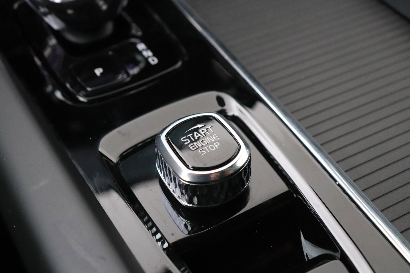 Volvo XC60 T8 Plus Black Edition | Harman/Kardon | 360° Camera | ACC | Standkachel | Keyless | Stoel+Stuurverwarming | 21 inch