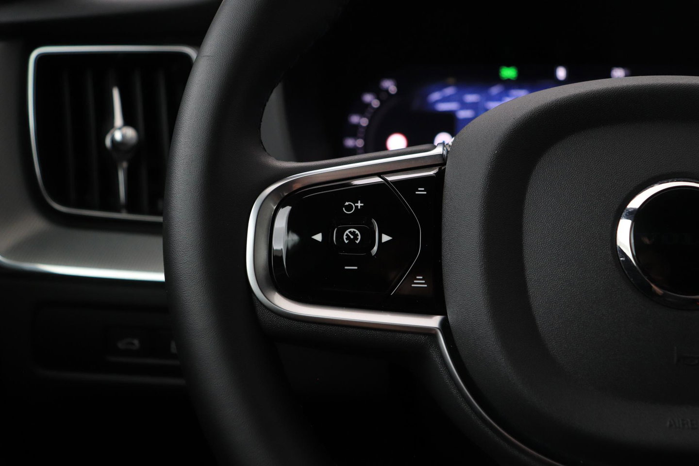 Volvo XC60 T8 Plus Black Edition | Harman/Kardon | 360° Camera | ACC | Standkachel | Keyless | Stoel+Stuurverwarming | 21 inch