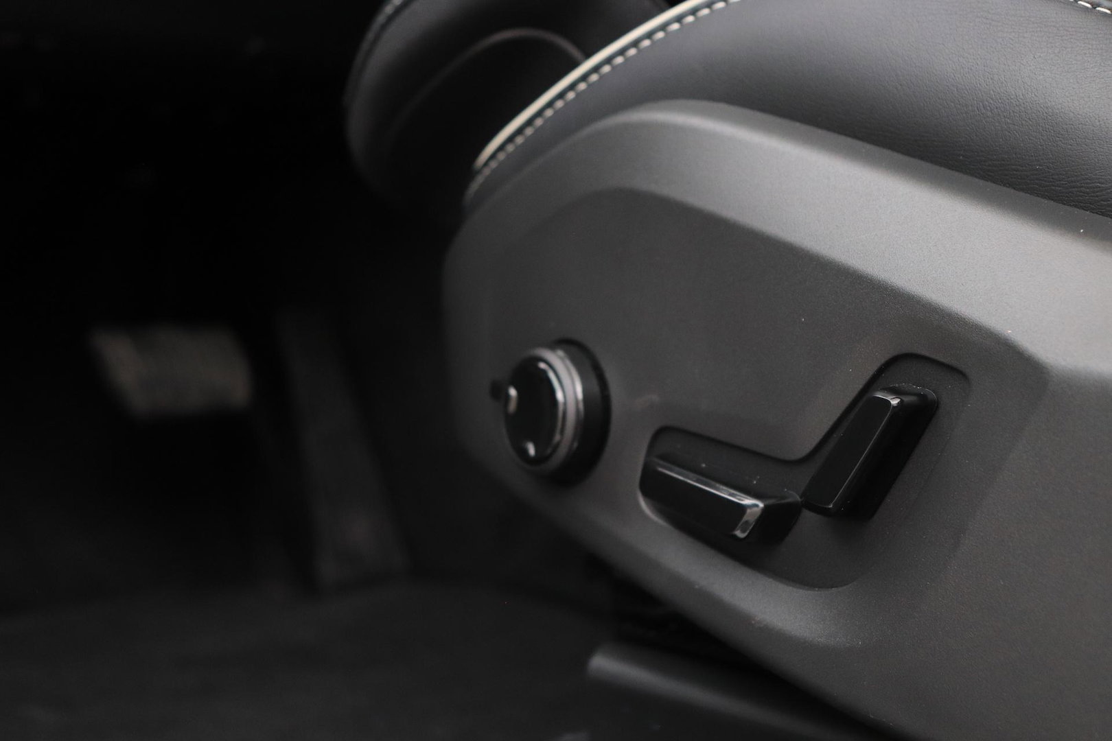 Volvo XC60 T8 Plus Black Edition | Harman/Kardon | 360° Camera | ACC | Standkachel | Keyless | Stoel+Stuurverwarming | 21 inch