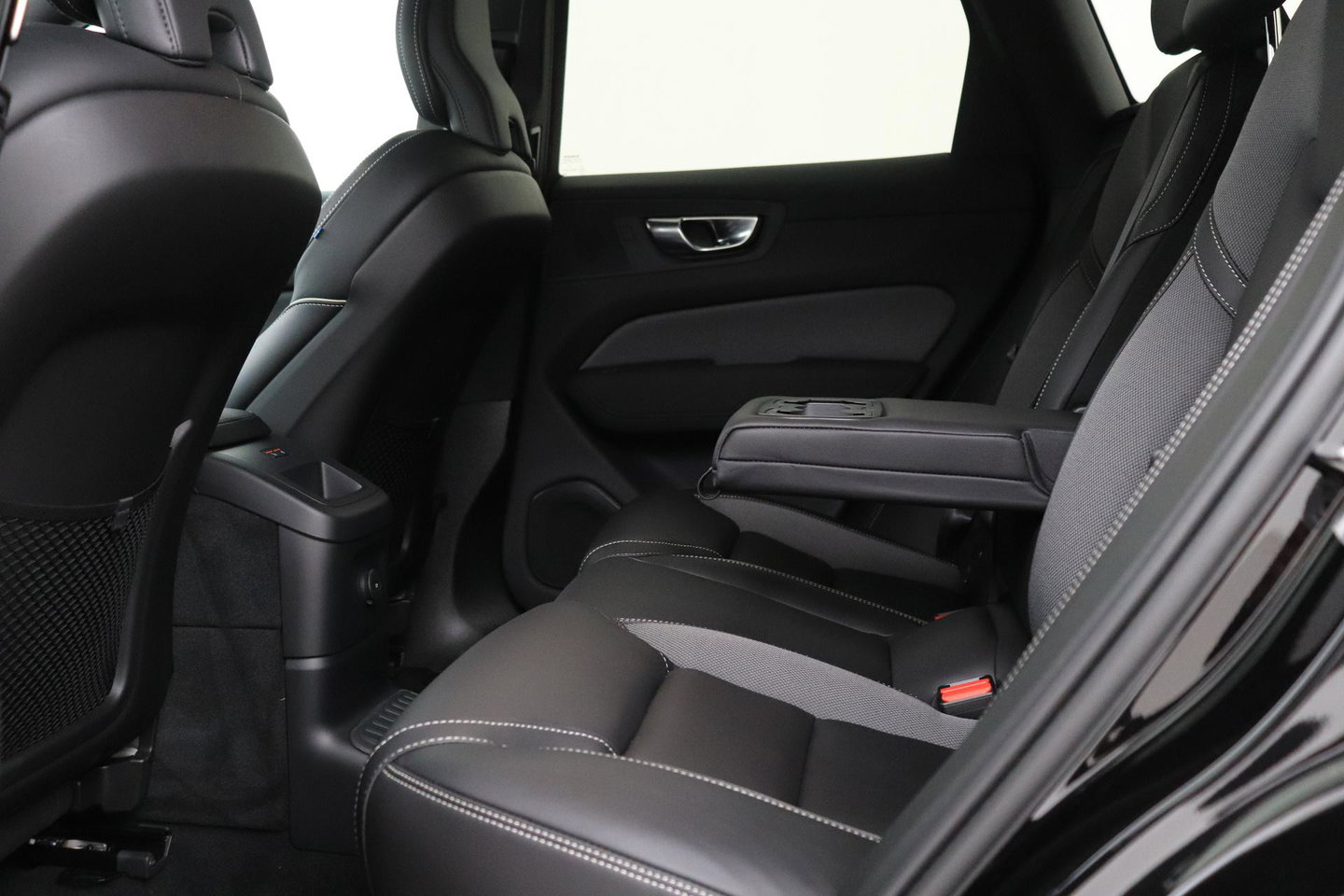 Volvo XC60 T8 Plus Black Edition | Harman/Kardon | 360° Camera | ACC | Standkachel | Keyless | Stoel+Stuurverwarming | 21 inch