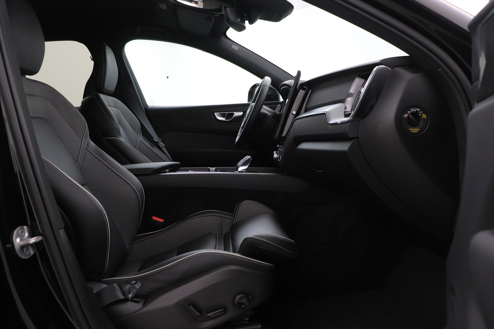 Volvo XC60 T8 Plus Black Edition | Harman/Kardon | 360° Camera | ACC | Standkachel | Keyless | Stoel+Stuurverwarming | 21 inch
