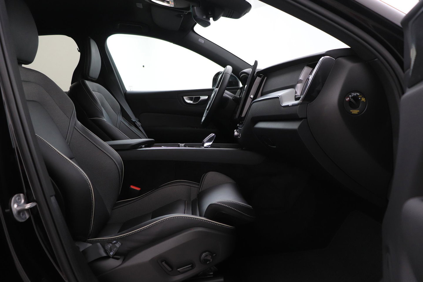 Volvo XC60 T8 Plus Black Edition | Harman/Kardon | 360° Camera | ACC | Standkachel | Keyless | Stoel+Stuurverwarming | 21 inch