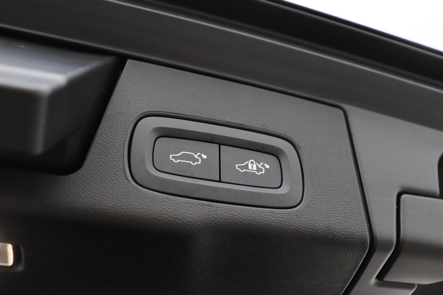 Volvo XC60 T8 Plus Black Edition | Harman/Kardon | 360° Camera | ACC | Standkachel | Keyless | Stoel+Stuurverwarming | 21 inch