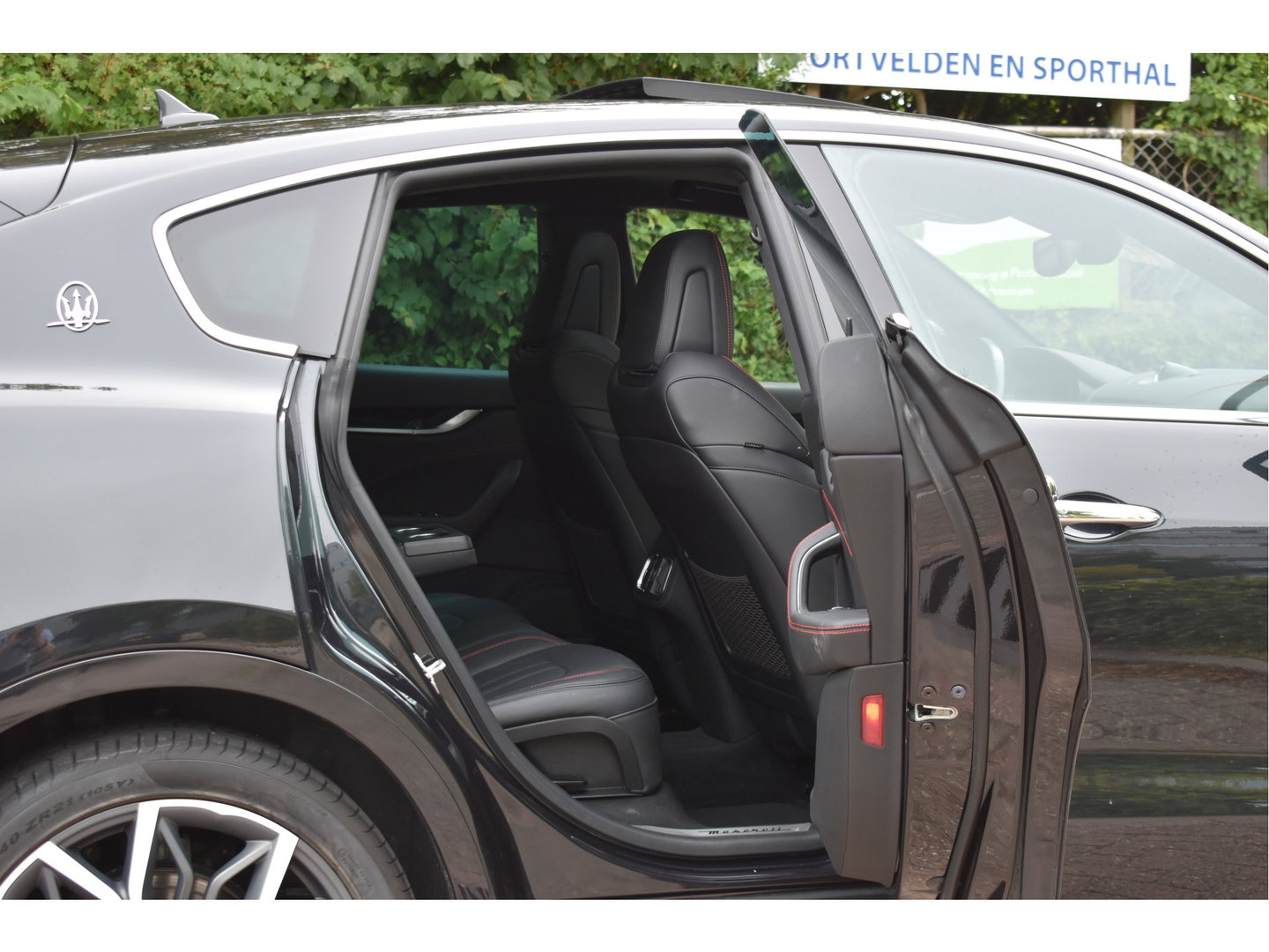 Maserati Levante 3.0 V6 AWD GranSport 350 pk Driver Ass.Pack 2 | NL-Auto | Pano | Keyless | 360 gr.camera | Luchtvering | Stoelverkoeling | Full LED | 21" Velgen