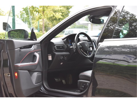 Maserati Levante 3.0 V6 AWD GranSport 350 pk Driver Ass.Pack 2 | NL-Auto | Pano | Keyless | 360 gr.camera | Luchtvering | Stoelverkoeling | Full LED | 21" Velgen