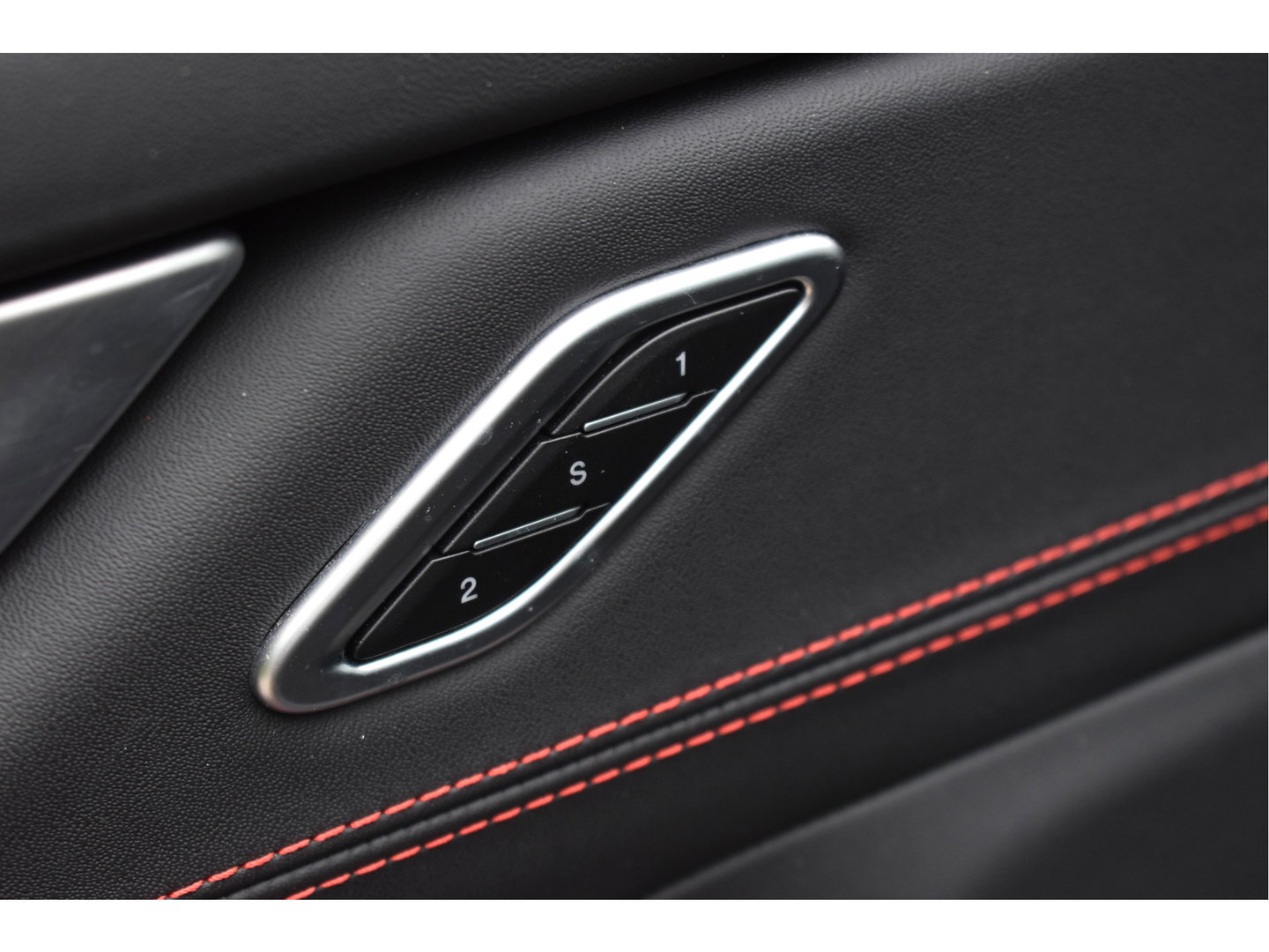 Maserati Levante 3.0 V6 AWD GranSport 350 pk Driver Ass.Pack 2 | NL-Auto | Pano | Keyless | 360 gr.camera | Luchtvering | Stoelverkoeling | Full LED | 21" Velgen