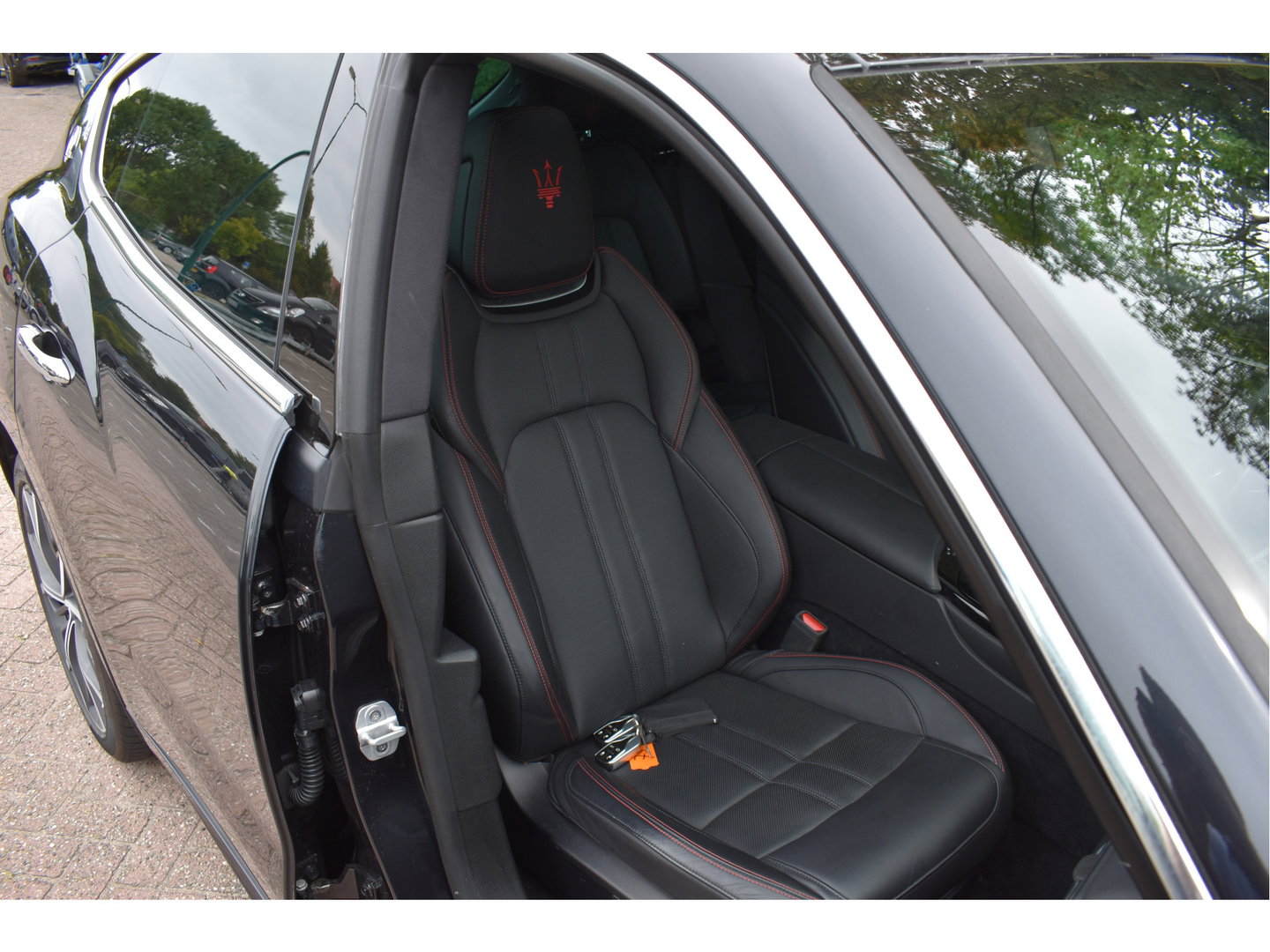 Maserati Levante 3.0 V6 AWD GranSport 350 pk Driver Ass.Pack 2 | NL-Auto | Pano | Keyless | 360 gr.camera | Luchtvering | Stoelverkoeling | Full LED | 21" Velgen