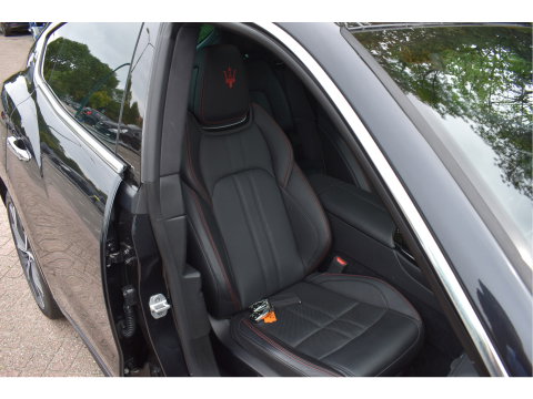 Maserati Levante 3.0 V6 AWD GranSport 350 pk Driver Ass.Pack 2 | NL-Auto | Pano | Keyless | 360 gr.camera | Luchtvering | Stoelverkoeling | Full LED | 21" Velgen