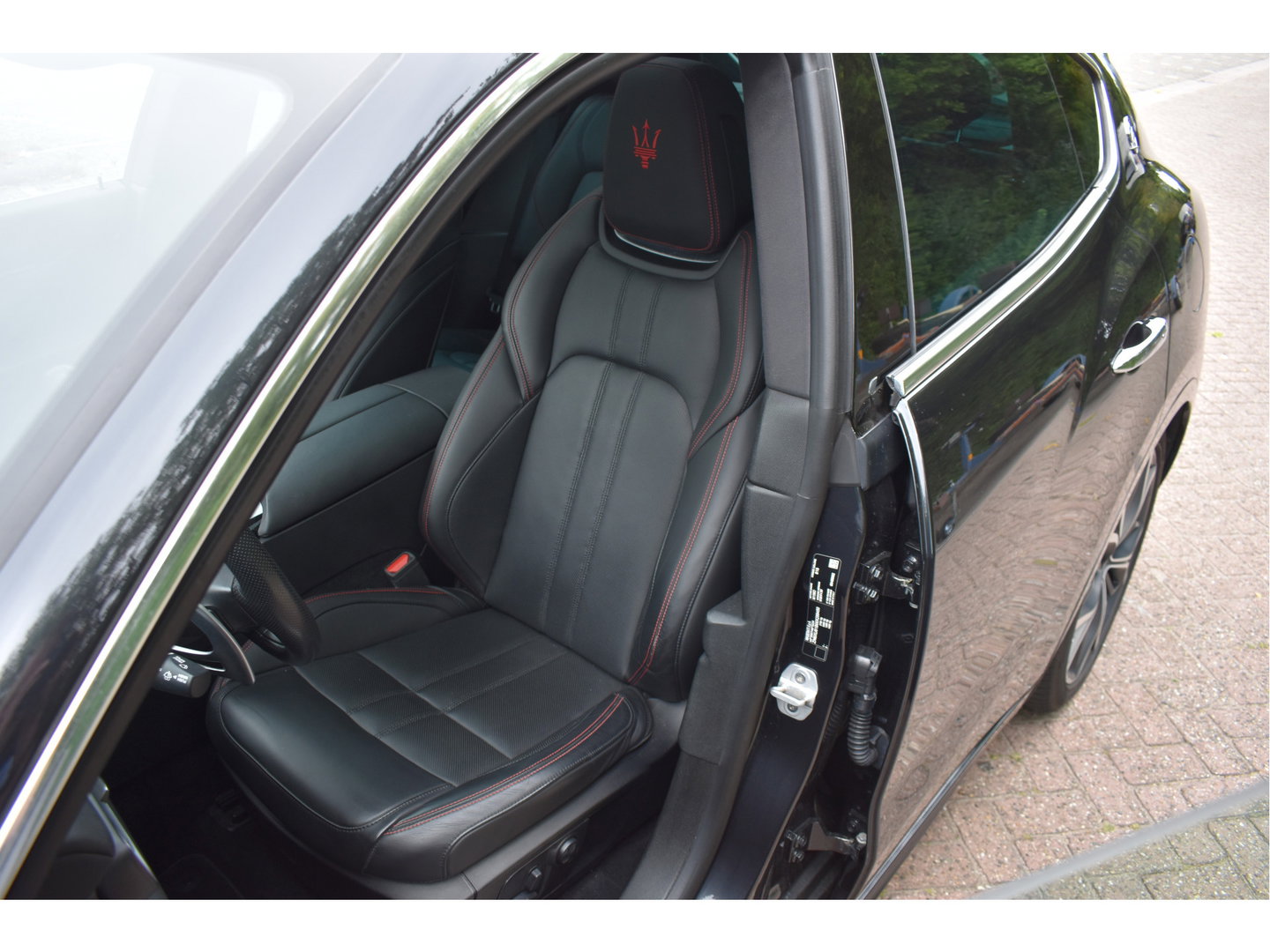 Maserati Levante 3.0 V6 AWD GranSport 350 pk Driver Ass.Pack 2 | NL-Auto | Pano | Keyless | 360 gr.camera | Luchtvering | Stoelverkoeling | Full LED | 21" Velgen