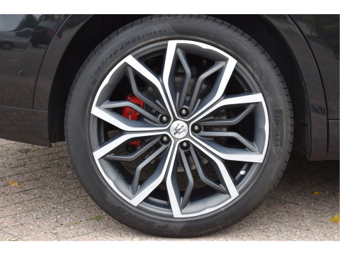 Maserati Levante 3.0 V6 AWD GranSport 350 pk Driver Ass.Pack 2 | NL-Auto | Pano | Keyless | 360 gr.camera | Luchtvering | Stoelverkoeling | Full LED | 21" Velgen