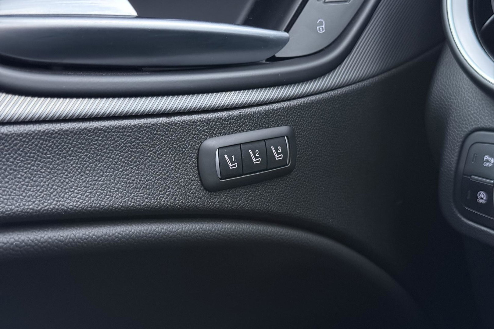 Alfa Romeo Stelvio 2.0 T AWD Super | ACC | Elektrische Stoelen+Memory | Stoel+Stuurverwarming | Camera | Dodehoekdetectie | Elektrische Achterklep | Leder