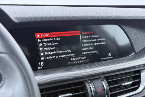 Alfa Romeo Stelvio 2.0 T AWD Super | ACC | Elektrische Stoelen+Memory | Stoel+Stuurverwarming | Camera | Dodehoekdetectie | Elektrische Achterklep | Leder