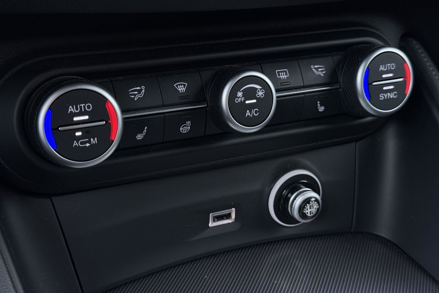 Alfa Romeo Stelvio 2.0 T AWD Super | ACC | Elektrische Stoelen+Memory | Stoel+Stuurverwarming | Camera | Dodehoekdetectie | Elektrische Achterklep | Leder