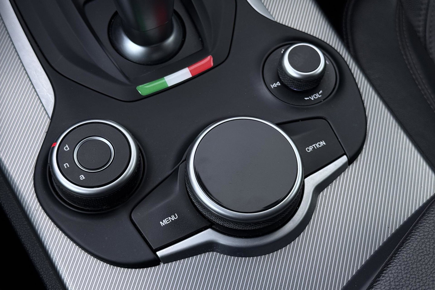 Alfa Romeo Stelvio 2.0 T AWD Super | ACC | Elektrische Stoelen+Memory | Stoel+Stuurverwarming | Camera | Dodehoekdetectie | Elektrische Achterklep | Leder