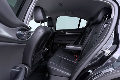 Alfa Romeo Stelvio 2.0 T AWD Super | ACC | Elektrische Stoelen+Memory | Stoel+Stuurverwarming | Camera | Dodehoekdetectie | Elektrische Achterklep | Leder