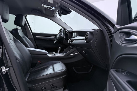 Alfa Romeo Stelvio 2.0 T AWD Super | ACC | Elektrische Stoelen+Memory | Stoel+Stuurverwarming | Camera | Dodehoekdetectie | Elektrische Achterklep | Leder