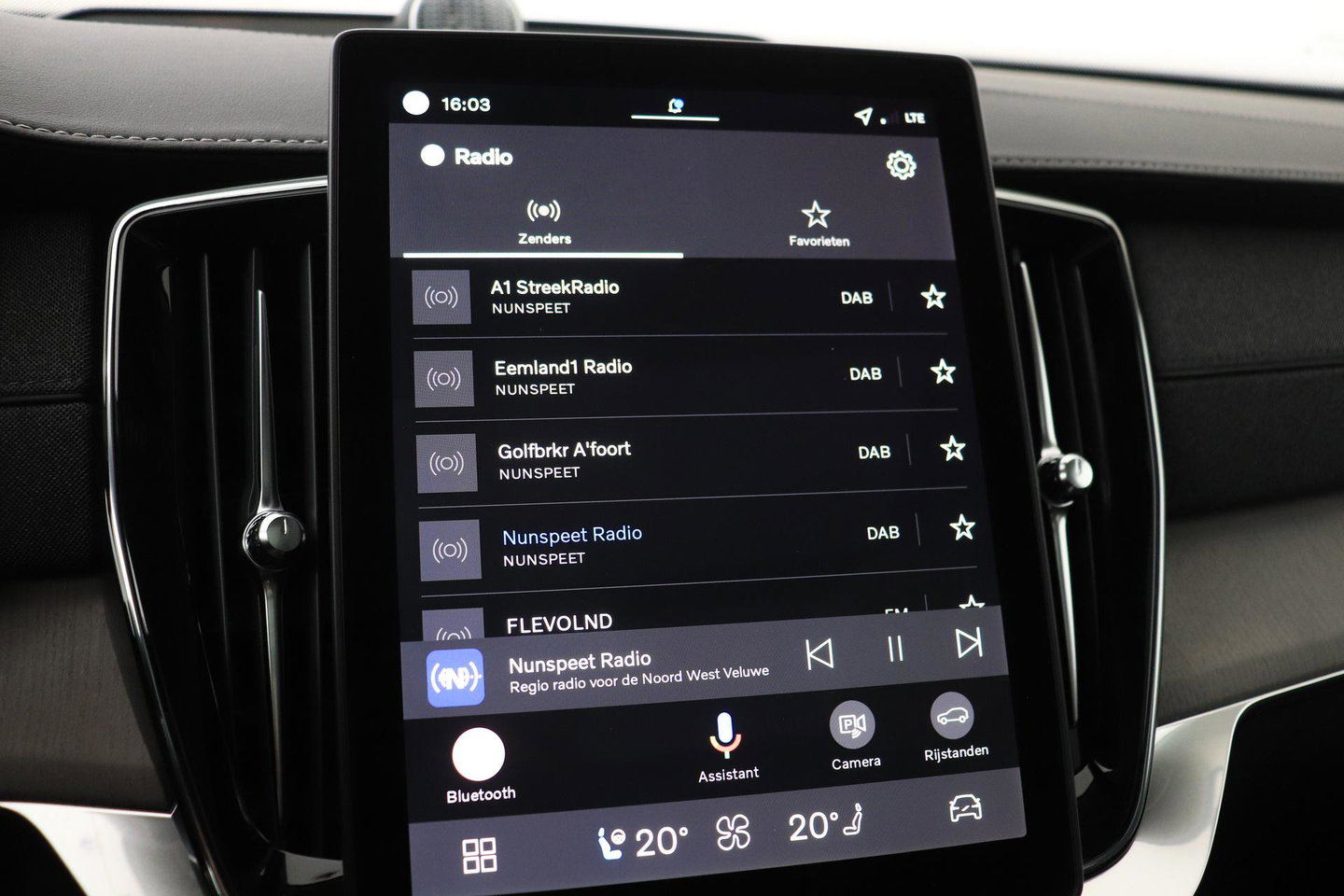 Volvo XC90 T8 Ultra Dark | Bowers&Wilkins | Stoelventilatie | Trekhaak | Panoramadak | 360° Camera | Massage | Head-Up | ACC