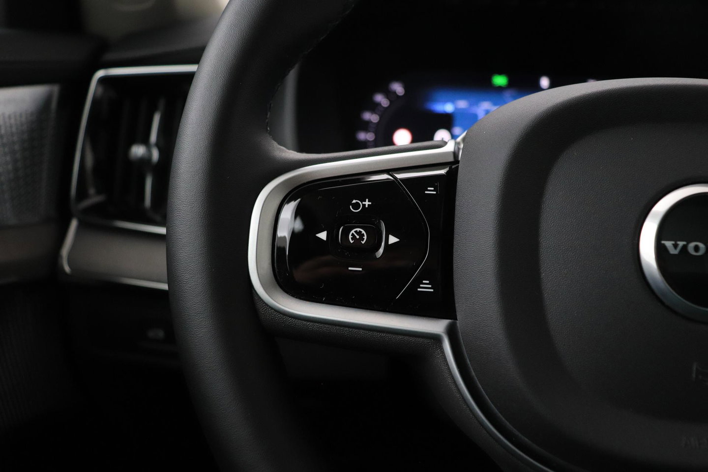 Volvo XC90 T8 Ultra Dark | Bowers&Wilkins | Stoelventilatie | Trekhaak | Panoramadak | 360° Camera | Massage | Head-Up | ACC