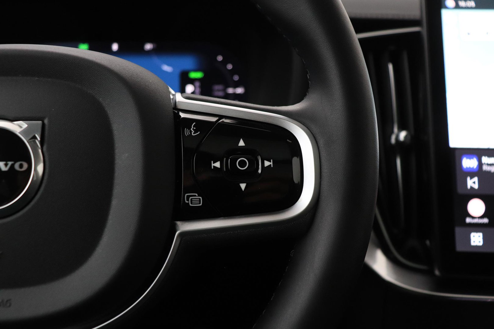 Volvo XC90 T8 Ultra Dark | Bowers&Wilkins | Stoelventilatie | Trekhaak | Panoramadak | 360° Camera | Massage | Head-Up | ACC
