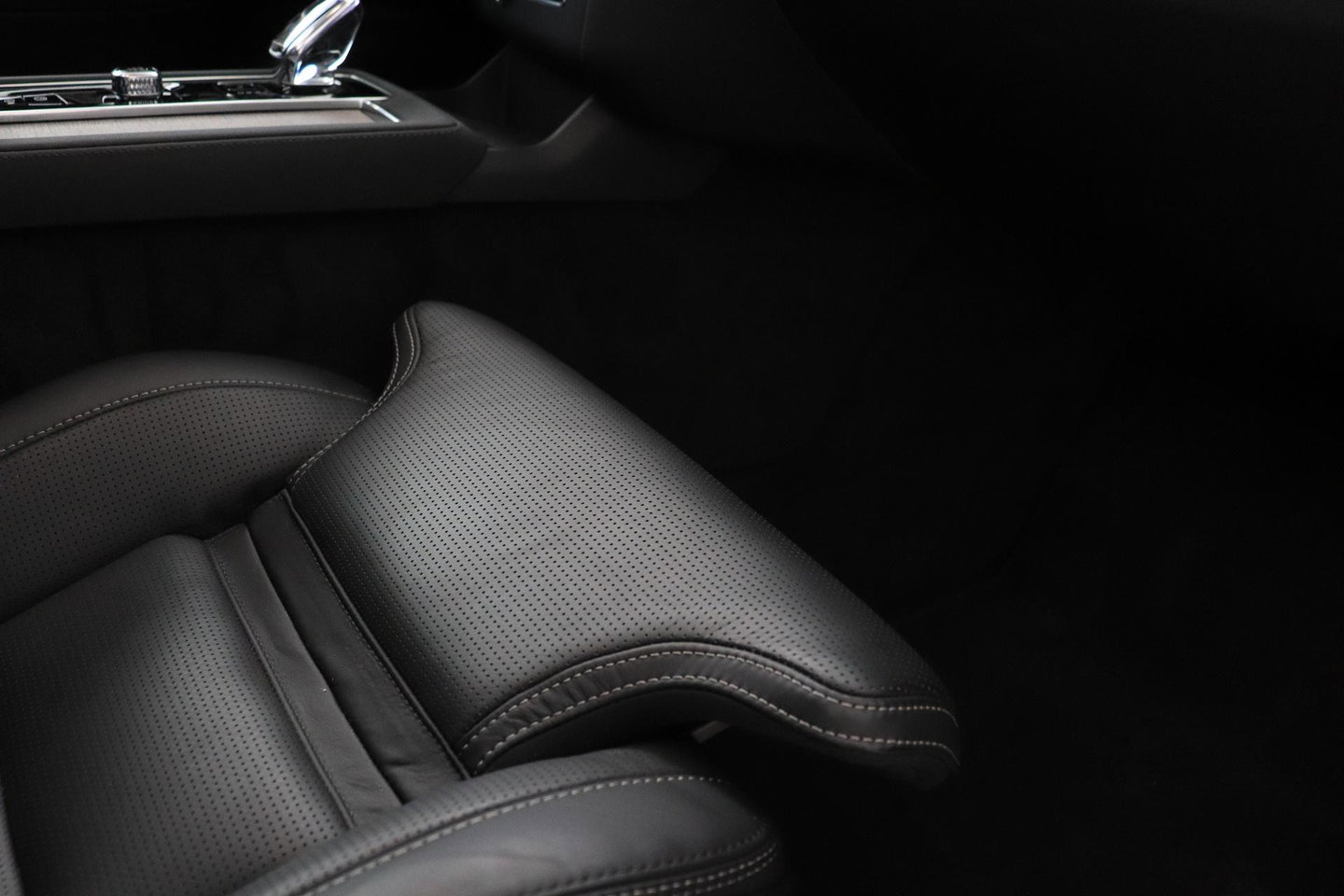 Volvo XC90 T8 Ultra Dark | Bowers&Wilkins | Stoelventilatie | Trekhaak | Panoramadak | 360° Camera | Massage | Head-Up | ACC