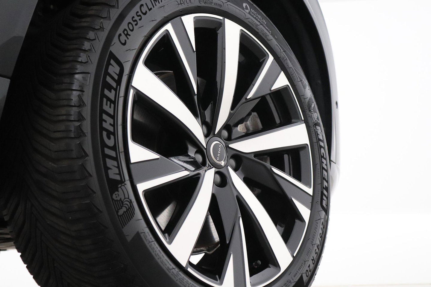 Volvo XC90 T8 Ultra Dark | Bowers&Wilkins | Stoelventilatie | Trekhaak | Panoramadak | 360° Camera | Massage | Head-Up | ACC