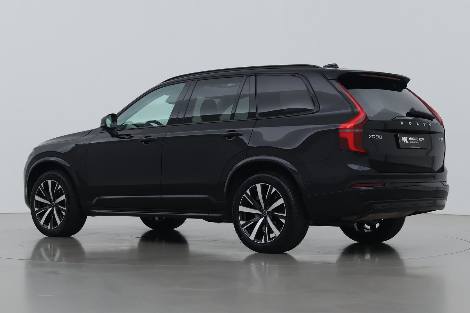 Volvo XC90 T8 Ultra Dark | Bowers&Wilkins | Stoelventilatie | Trekhaak | Panoramadak | 360° Camera | Massage | Head-Up | ACC