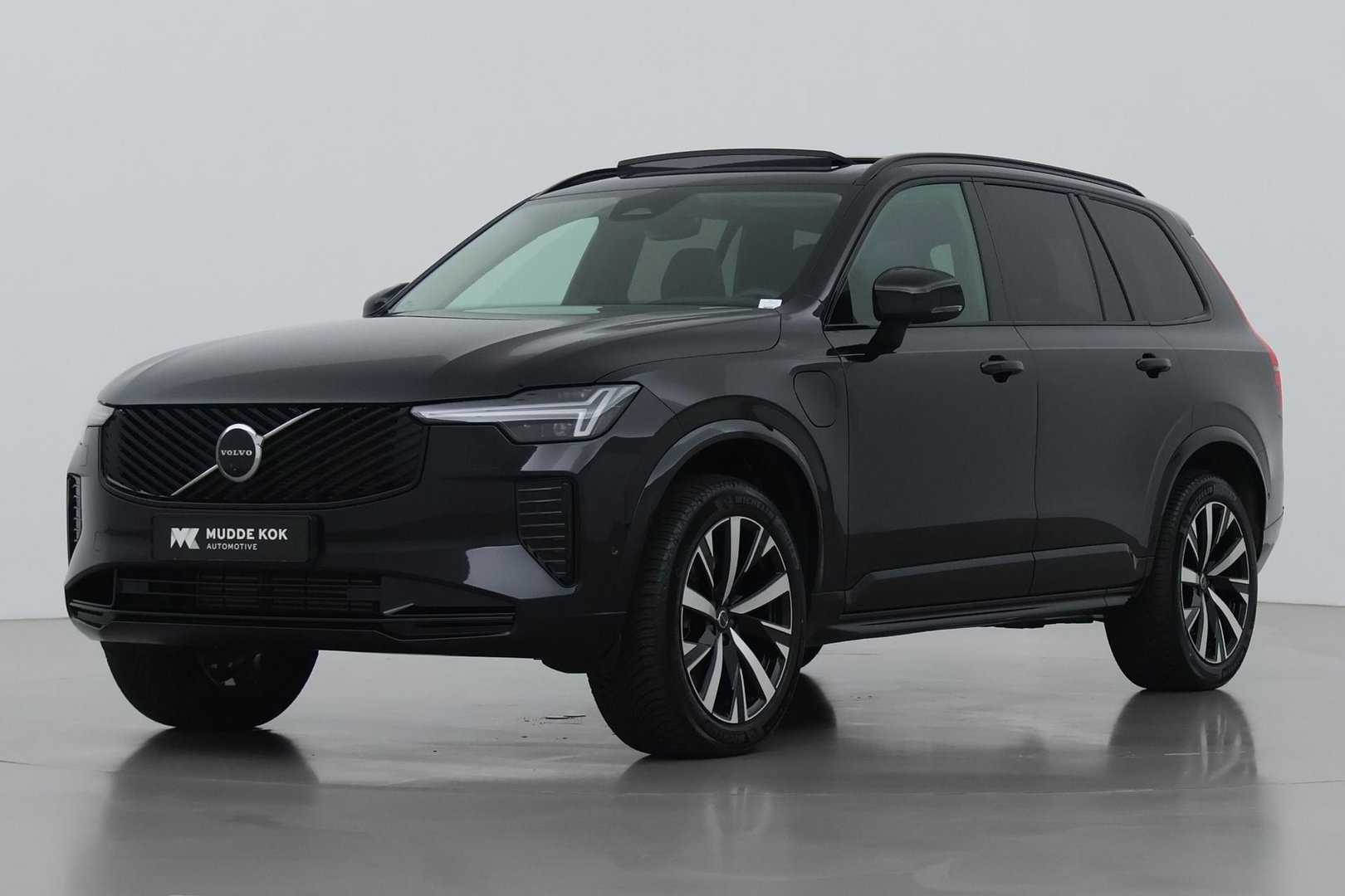 Volvo XC90 T8 Ultra Dark | Bowers&Wilkins | Stoelventilatie | Trekhaak | Panoramadak | 360° Camera | Massage | Head-Up | ACC
