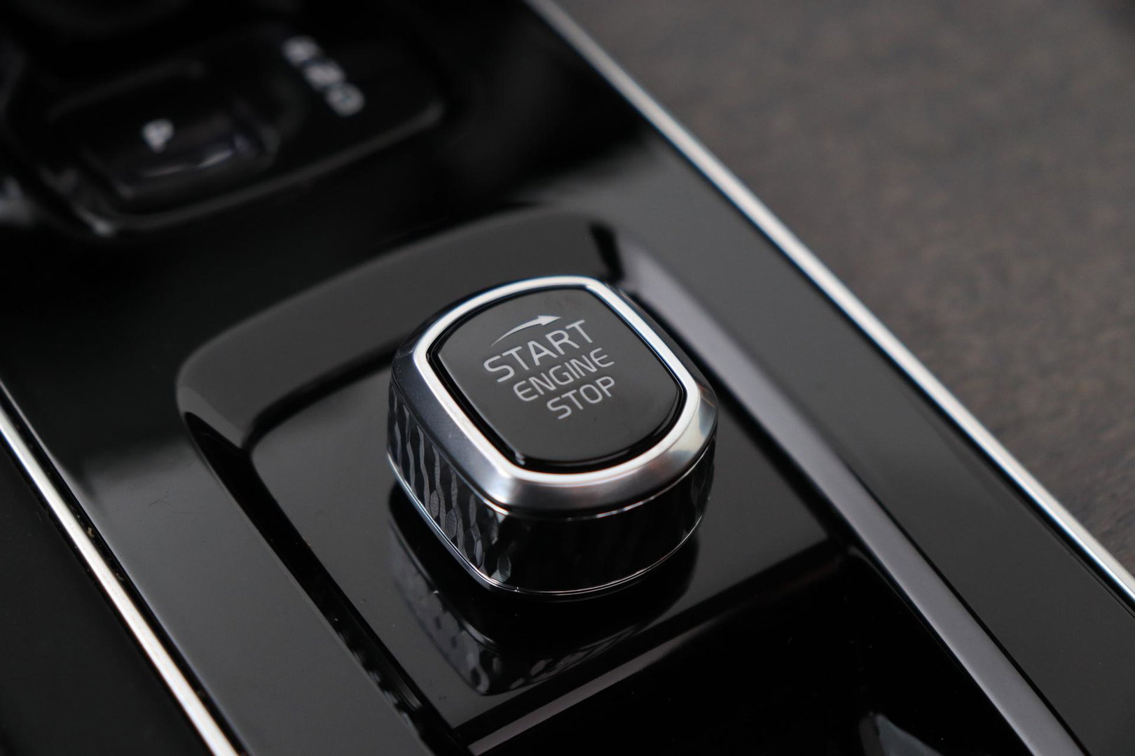 Volvo XC90 T8 Ultra Dark | ACC | Trekhaak | Panoramadak | Bowers&Wilkins | 360° Camera | Massage | Head-Up | Stoelventilatie
