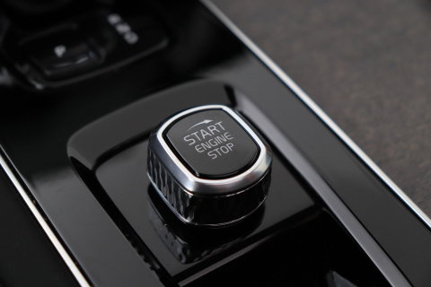 Volvo XC90 T8 Ultra Dark | ACC | Trekhaak | Panoramadak | Bowers&Wilkins | 360° Camera | Massage | Head-Up | Stoelventilatie