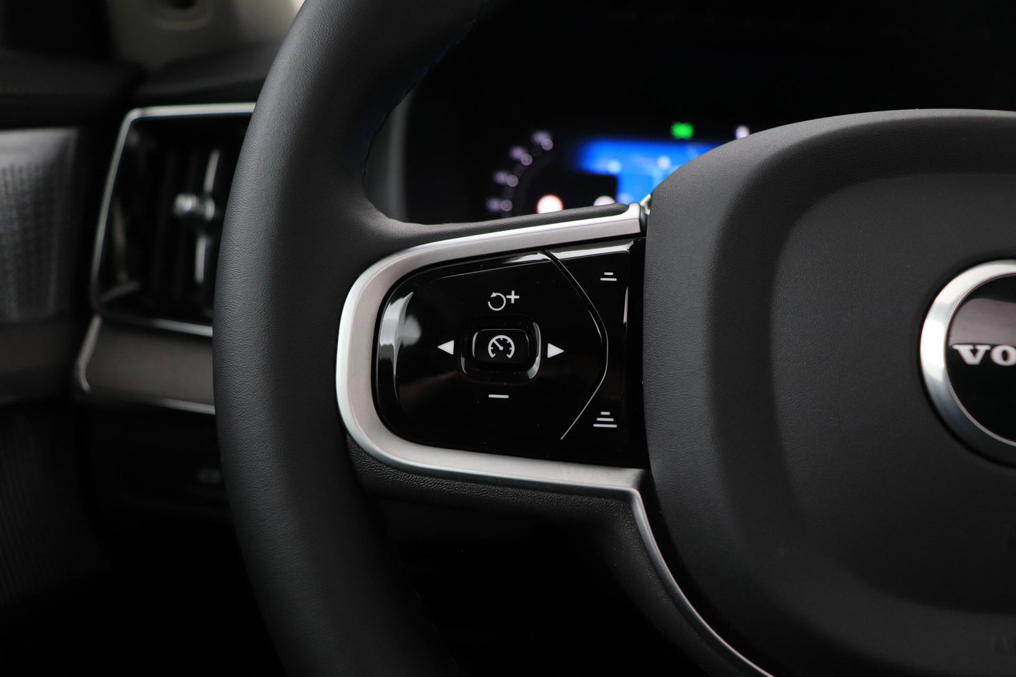 Volvo XC90 T8 Ultra Dark | ACC | Trekhaak | Panoramadak | Bowers&Wilkins | 360° Camera | Massage | Head-Up | Stoelventilatie