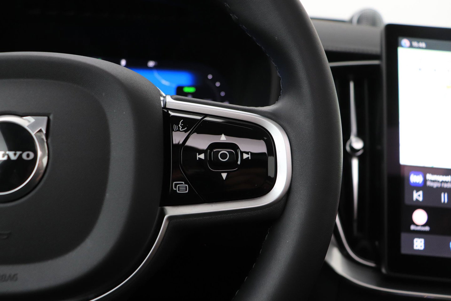 Volvo XC90 T8 Ultra Dark | ACC | Trekhaak | Panoramadak | Bowers&Wilkins | 360° Camera | Massage | Head-Up | Stoelventilatie