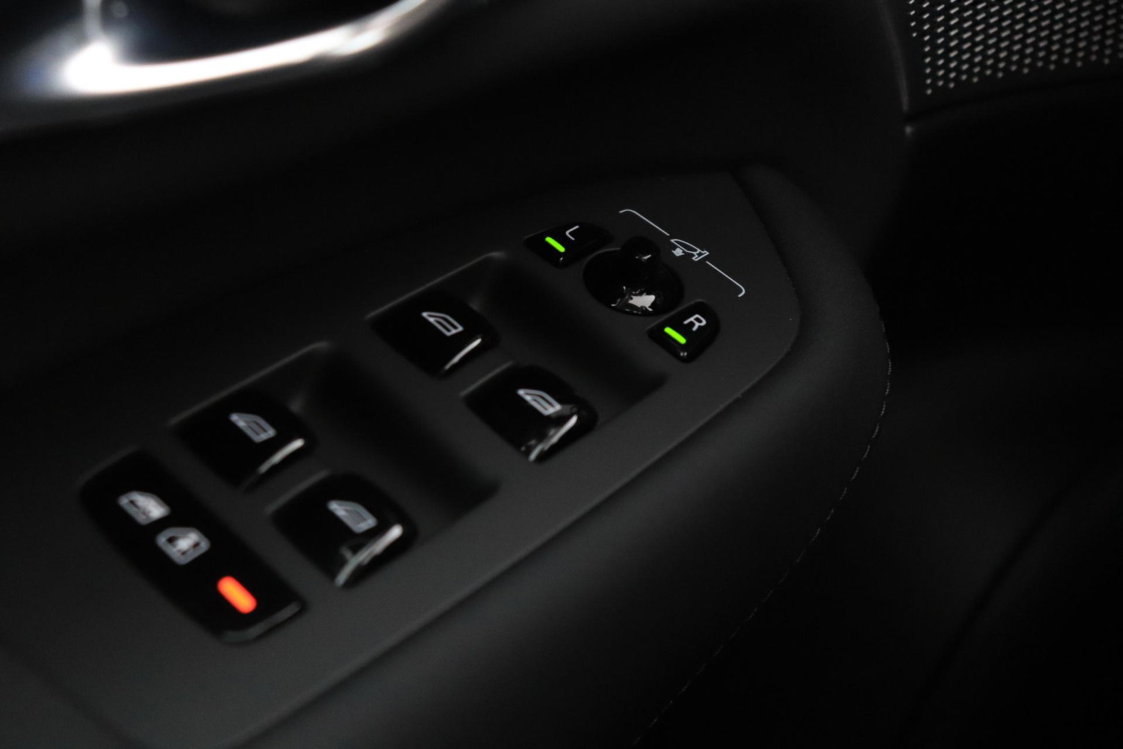 Volvo XC90 T8 Ultra Dark | ACC | Trekhaak | Panoramadak | Bowers&Wilkins | 360° Camera | Massage | Head-Up | Stoelventilatie