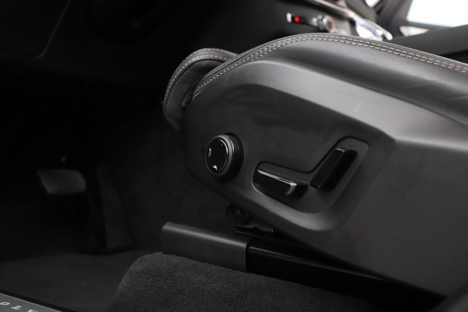 Volvo XC90 T8 Ultra Dark | ACC | Trekhaak | Panoramadak | Bowers&Wilkins | 360° Camera | Massage | Head-Up | Stoelventilatie