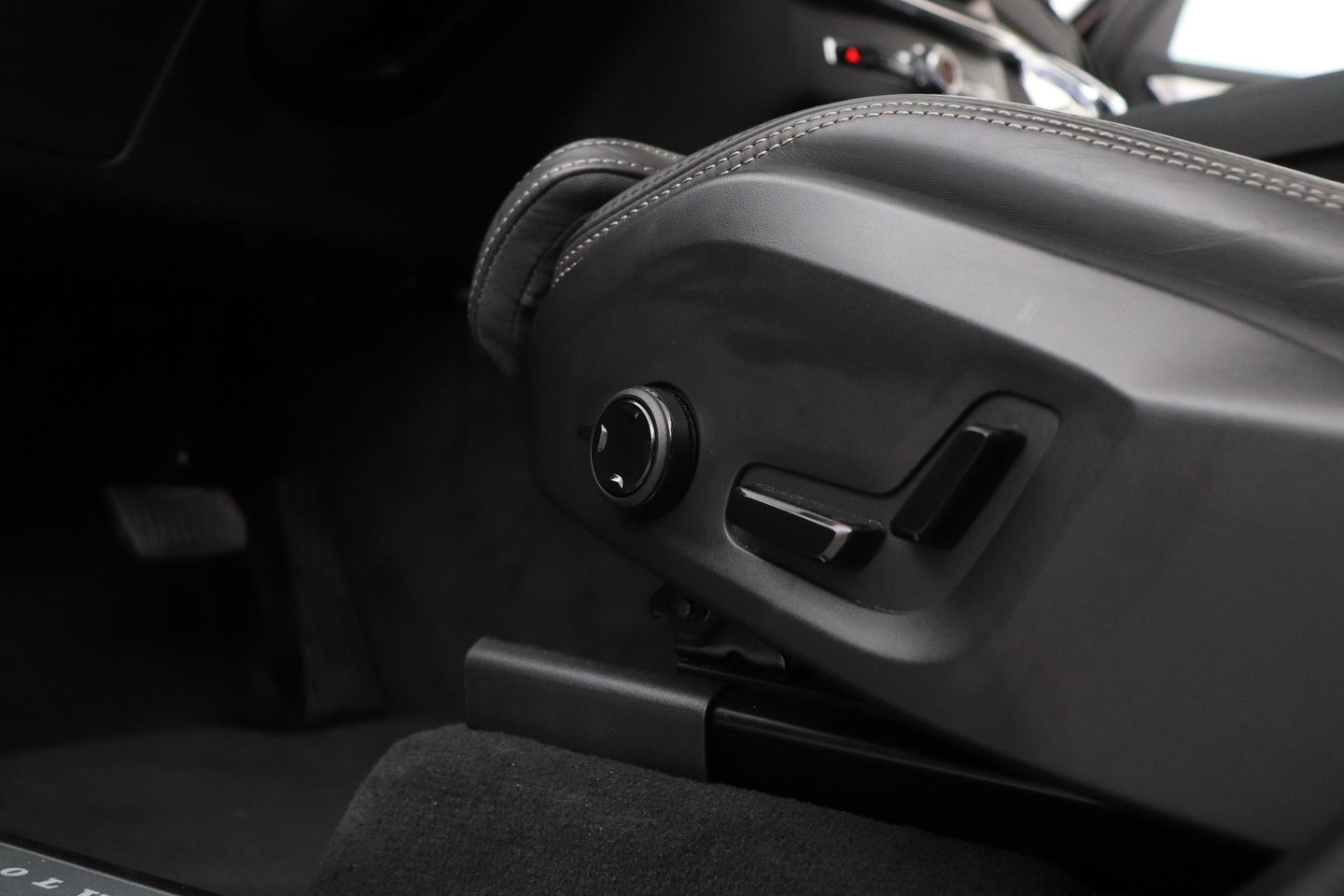Volvo XC90 T8 Ultra Dark | ACC | Trekhaak | Panoramadak | Bowers&Wilkins | 360° Camera | Massage | Head-Up | Stoelventilatie
