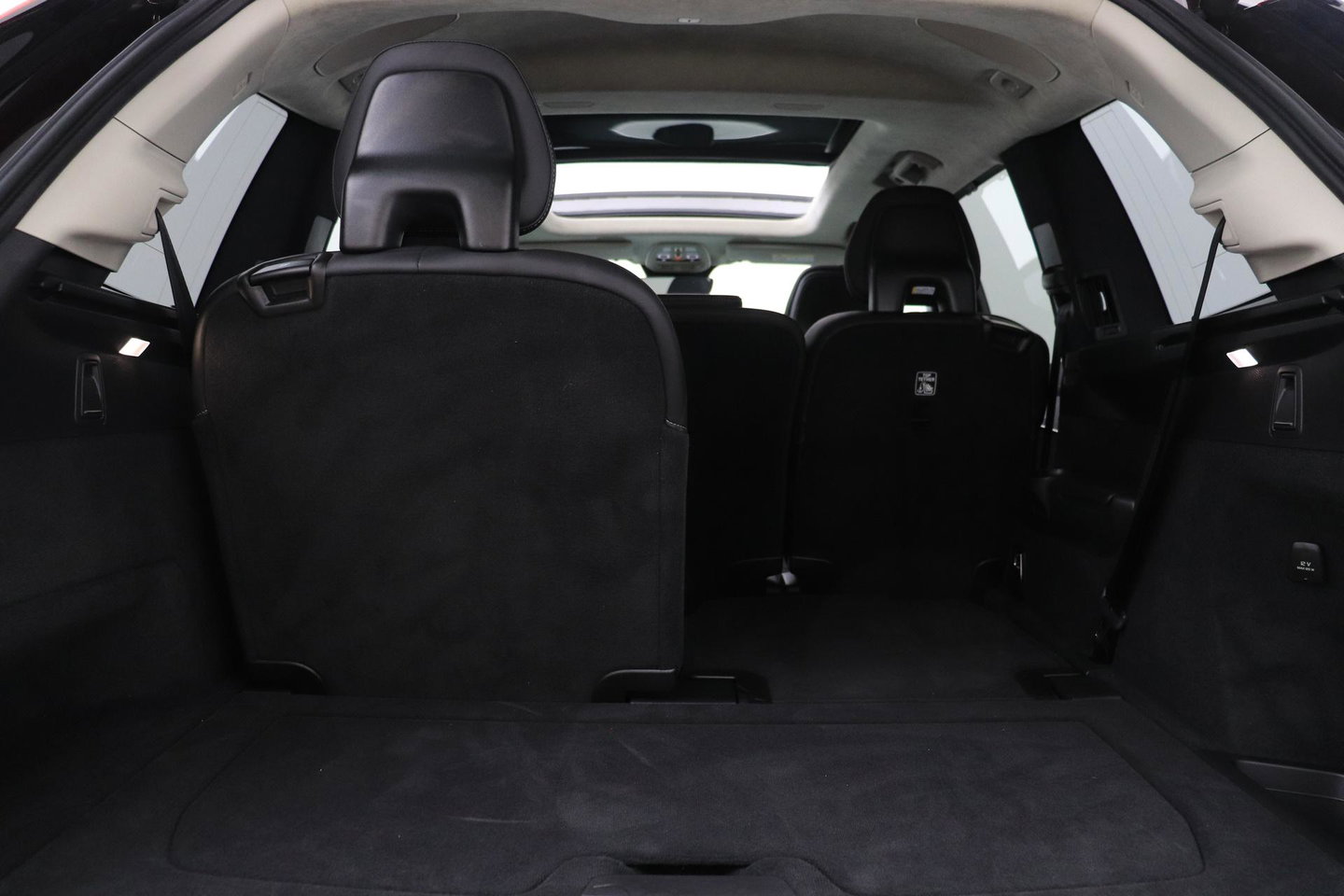 Volvo XC90 T8 Ultra Dark | ACC | Trekhaak | Panoramadak | Bowers&Wilkins | 360° Camera | Massage | Head-Up | Stoelventilatie