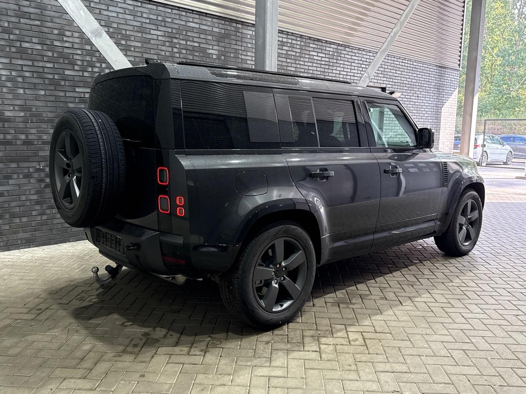 Land Rover Defender 110 P300e X-Dynamic HSE | Luchtvering | Stoelventilatie | Trekhaak | 360° Camera | Meridian | Stoel+Stuurverwarming | ACC