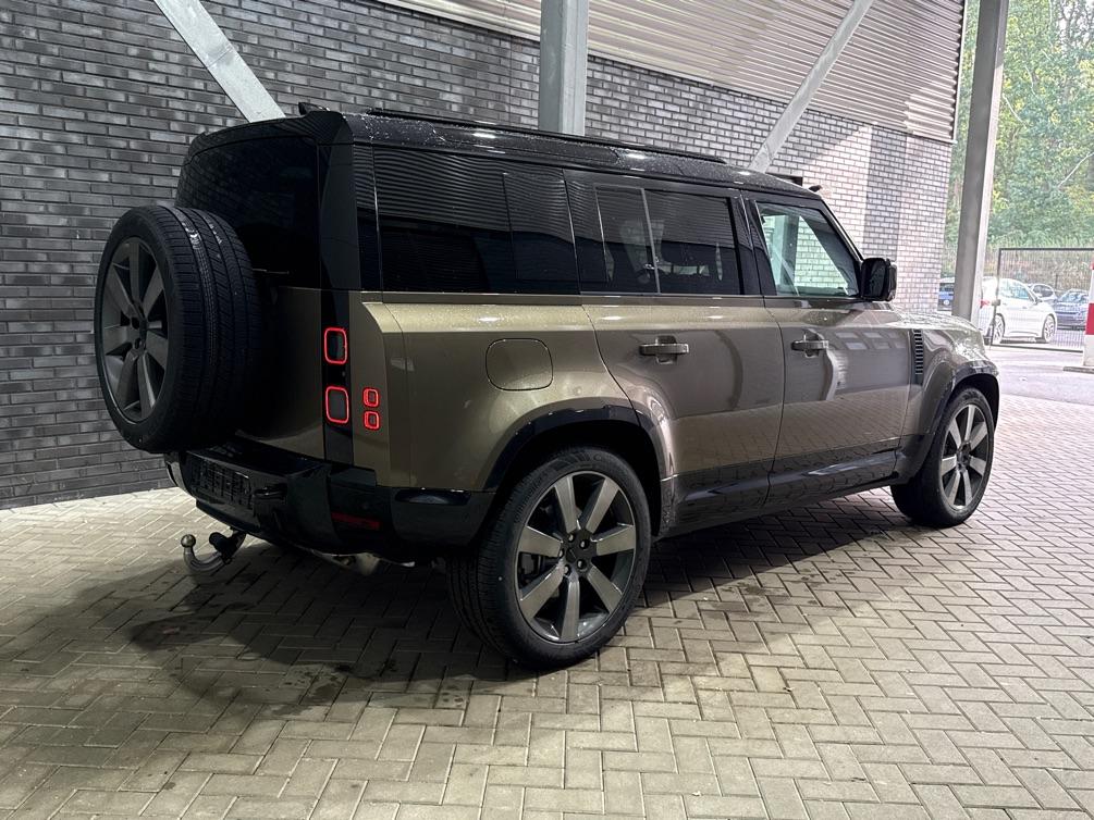 Land Rover Defender 2.0 P300e 110 X-Dynamic HSE | Luchtvering | Trekhaak | Stoelventilatie | Panoramadak | 360° Camera | Koelkast | 22 Inch