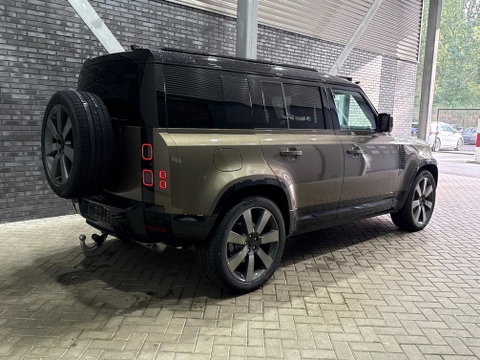 Land Rover Defender 2.0 P300e 110 X-Dynamic HSE | Luchtvering | Trekhaak | Stoelventilatie | Panoramadak | 360° Camera | Koelkast | 22 Inch