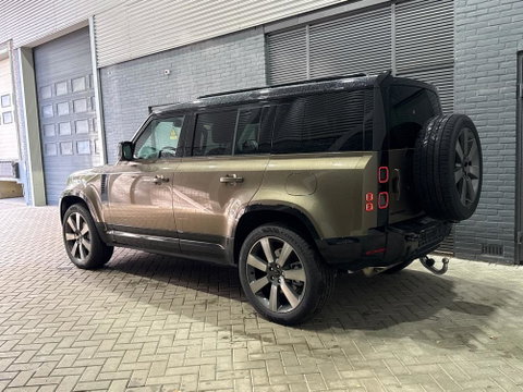 Land Rover Defender 2.0 P300e 110 X-Dynamic HSE | Luchtvering | Trekhaak | Stoelventilatie | Panoramadak | 360° Camera | Koelkast | 22 Inch