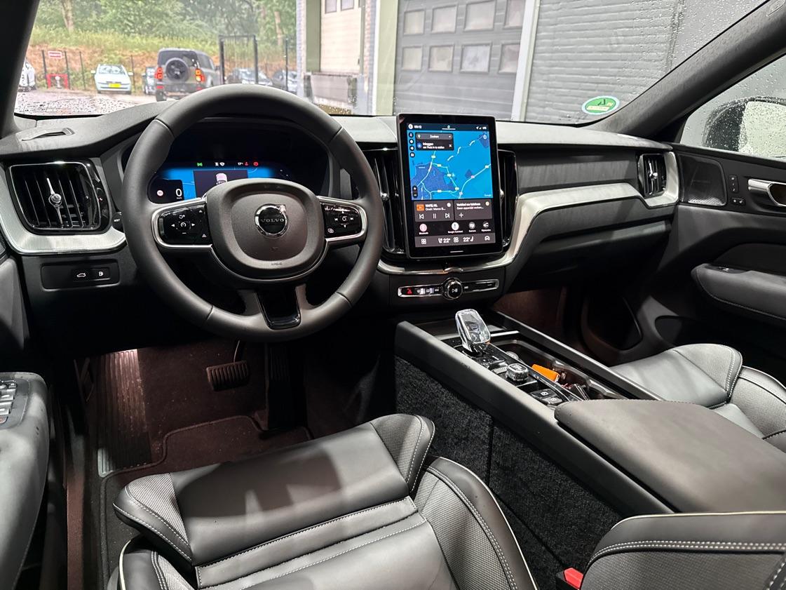 Volvo XC60 T6 Plus Black Edition | Harman/Kardon | Pilot Assist | Panoramadak | 360° Camera | Head-Up | Stoel+Stuurverwarming | 21 Inch