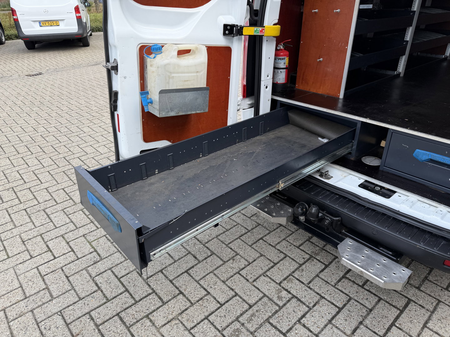 Ford Transit Custom 340 2.0 TDCI 130pk L2H1 Trend / vaste prijs rijklaar € 18.950 ex btw / lease vanaf € 319 / Sortimo ingerichte laadruimte / Victron omvormer / airco / cruise / dakdragers / trekhaak!