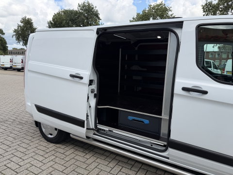 Ford Transit Custom 340 2.0 TDCI 130pk L2H1 Trend / vaste prijs rijklaar € 18.950 ex btw / lease vanaf € 319 / Sortimo ingerichte laadruimte / Victron omvormer / airco / cruise / dakdragers / trekhaak!