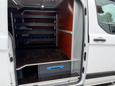 Ford Transit Custom 340 2.0 TDCI 130pk L2H1 Trend / vaste prijs rijklaar € 18.950 ex btw / lease vanaf € 319 / Sortimo ingerichte laadruimte / Victron omvormer / airco / cruise / dakdragers / trekhaak!