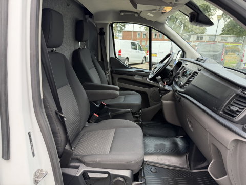Ford Transit Custom 340 2.0 TDCI 130pk L2H1 Trend / vaste prijs rijklaar € 18.950 ex btw / lease vanaf € 319 / Sortimo ingerichte laadruimte / Victron omvormer / airco / cruise / dakdragers / trekhaak!