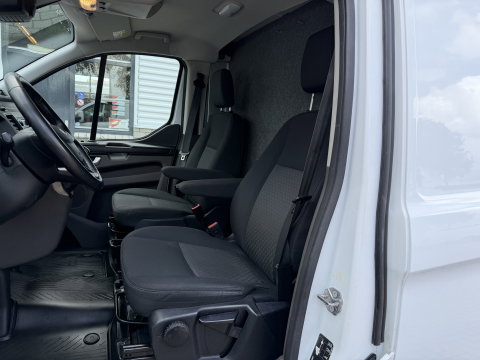 Ford Transit Custom 340 2.0 TDCI 130pk L2H1 Trend / vaste prijs rijklaar € 18.950 ex btw / lease vanaf € 319 / Sortimo ingerichte laadruimte / Victron omvormer / airco / cruise / dakdragers / trekhaak!