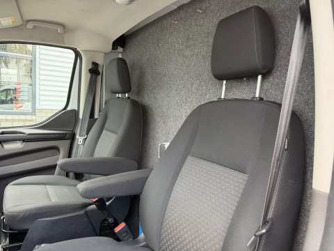 Ford Transit Custom 340 2.0 TDCI 130pk L2H1 Trend / vaste prijs rijklaar € 18.950 ex btw / lease vanaf € 319 / Sortimo ingerichte laadruimte / Victron omvormer / airco / cruise / dakdragers / trekhaak!