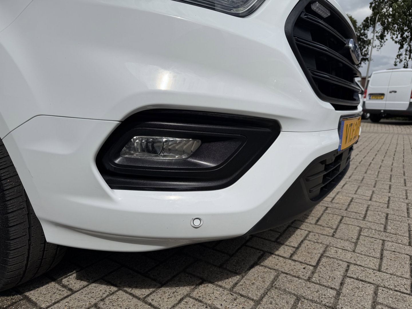 Ford Transit Custom 340 2.0 TDCI 130pk L2H1 Trend / vaste prijs rijklaar € 18.950 ex btw / lease vanaf € 319 / Sortimo ingerichte laadruimte / Victron omvormer / airco / cruise / dakdragers / trekhaak!