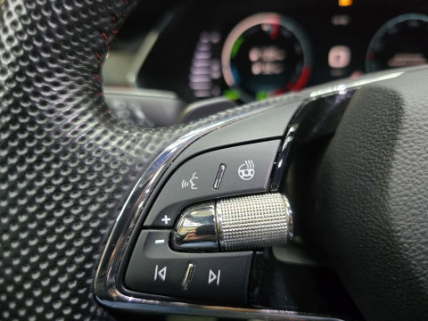 Škoda Octavia Combi RS 1.4 TSI iV PHEV RS + HuD Pano Camera Navi Mem 19"LM