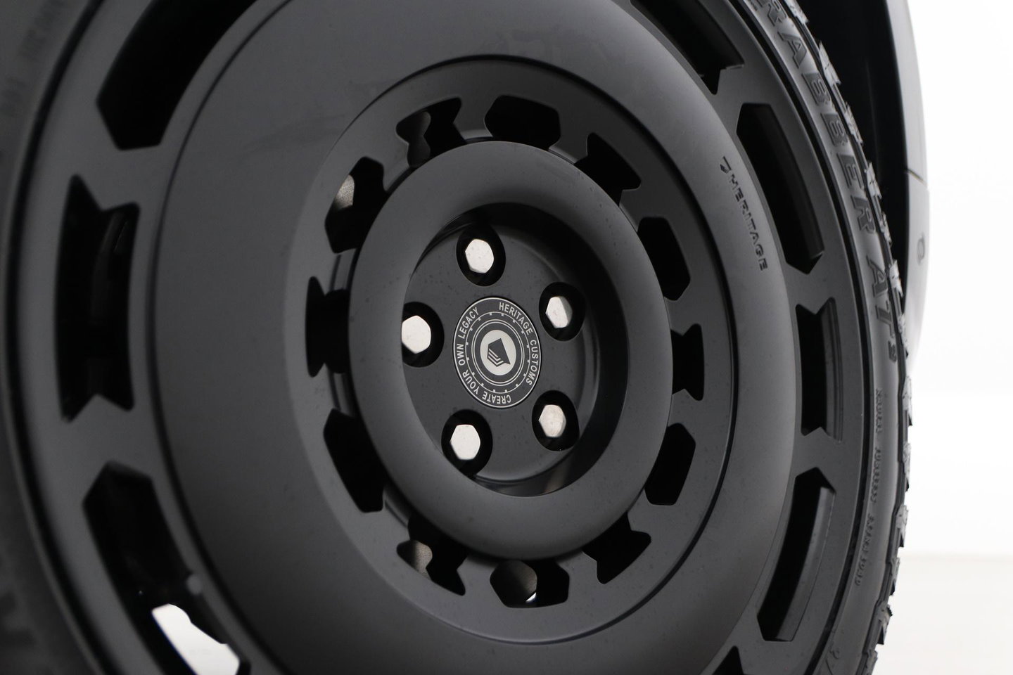 Land Rover Defender P300e 110 X-Dynamic HSE | HERITAGE 22 inch | Luchtvering | Stoelventilatie | Panoramadak | Trekhaak | 360° Camera | Head-Up | ACC